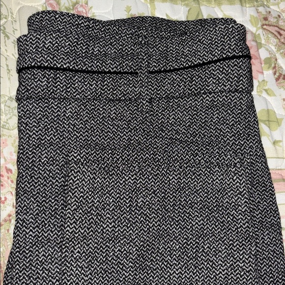 Tapered Leg Dress Pants Size 10 - Picture 3 of 4